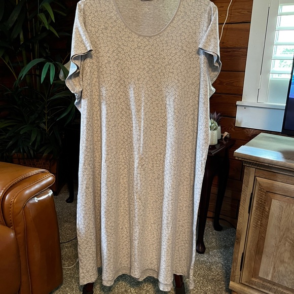 Lands' End Dresses & Skirts - Lands' End 3x(62”B x 46”L) Light Gray Floral Maxi Lounge/House Dress